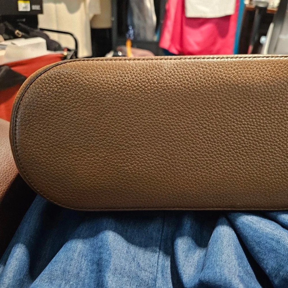 Michael Kors Tan and Beige Leather Shoulder Bag Size Large - Picture 13 of 15